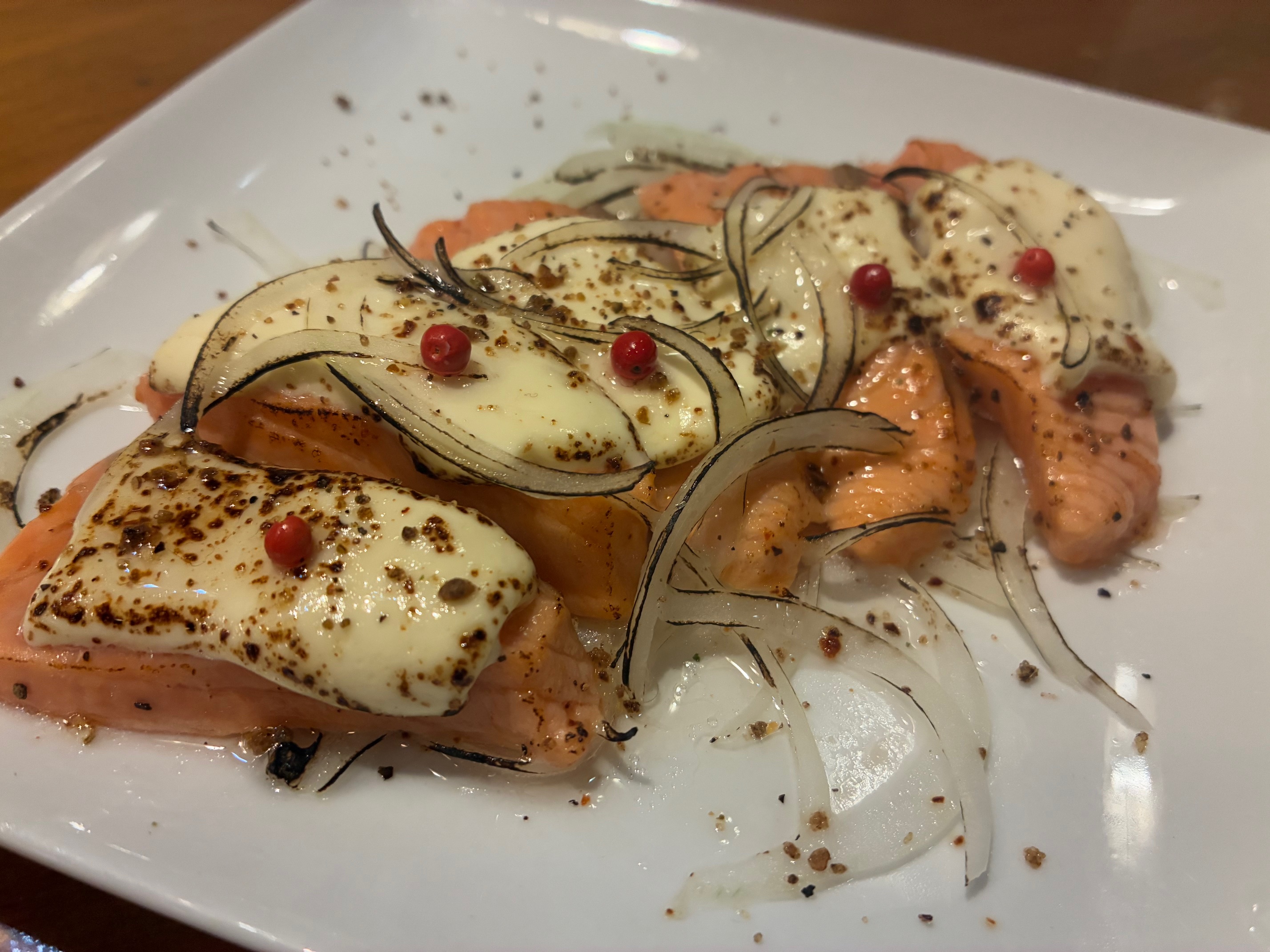 宮古市の海鮮居酒屋山水の炙りサーモンwithクリームチーズ